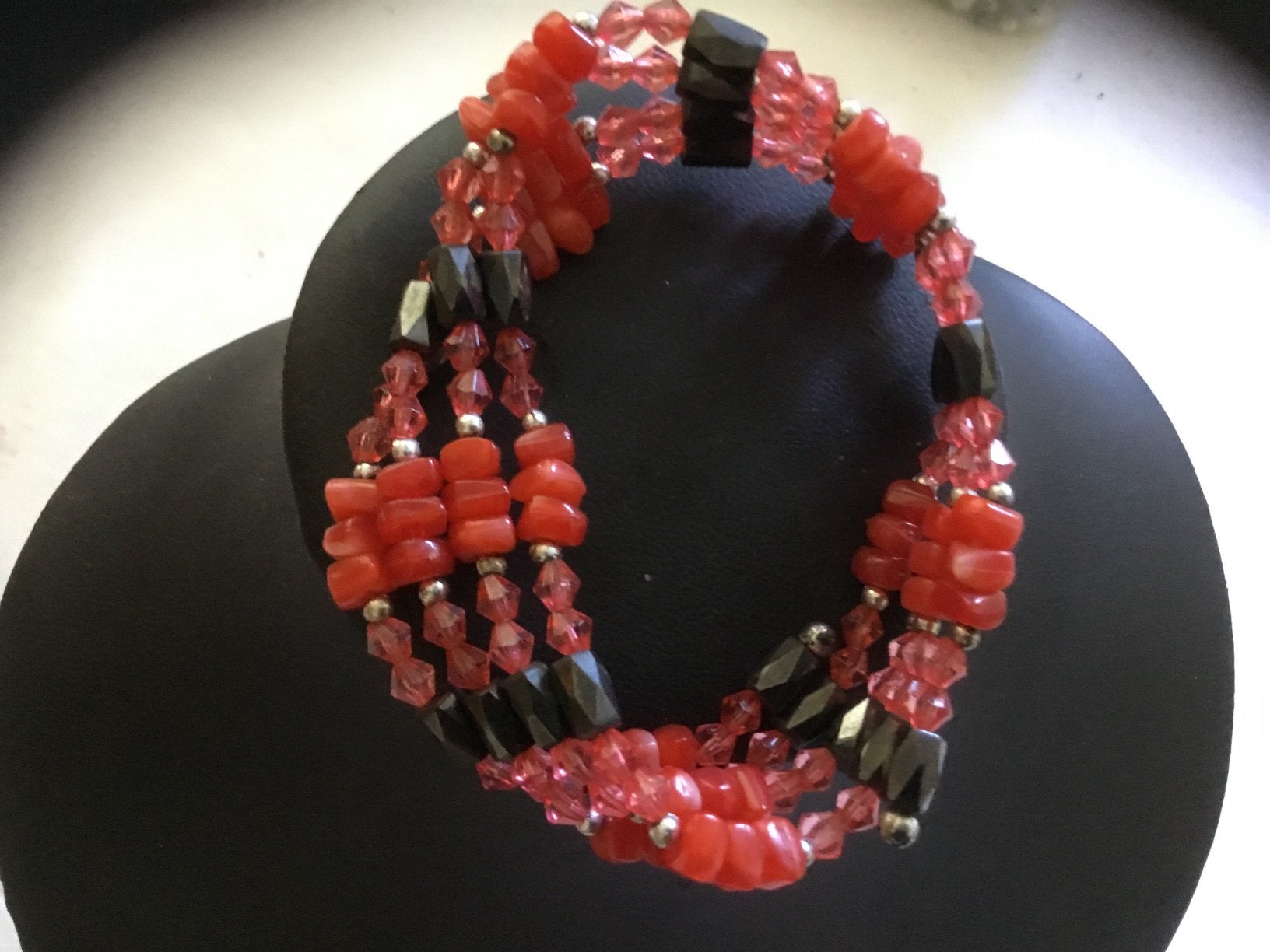 Ketting met magneet kralen. €5.00, Ophalen of Verzenden, Zo goed als nieuw, Overige materialen