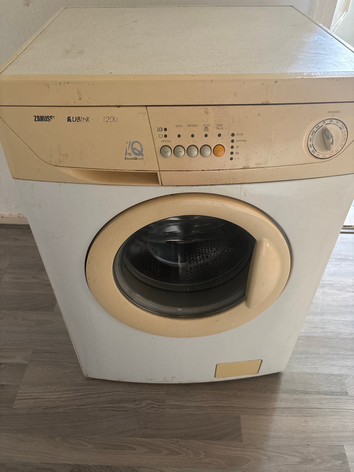 GRATIS AFHALEN Defecte Zanussi Rubink 1200, Ophalen, Voorlader, Niet werkend, 85 tot 90 cm