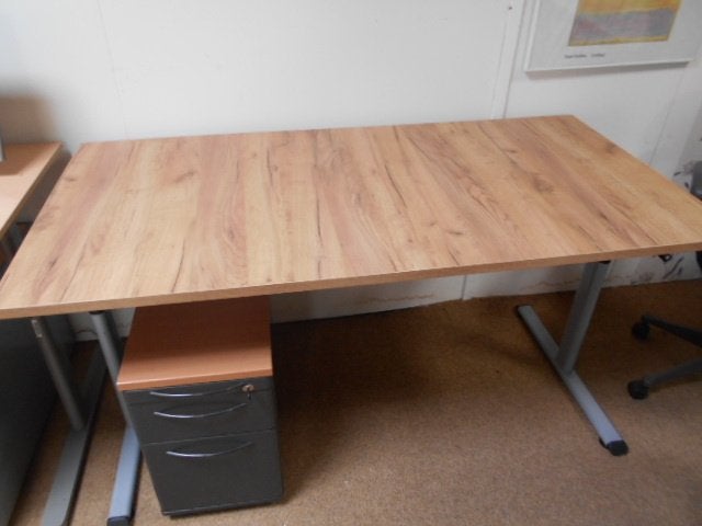 nette slinger bureaus met nieuwe bladen., Ophalen, 160 cm, Elektrisch, Metaal