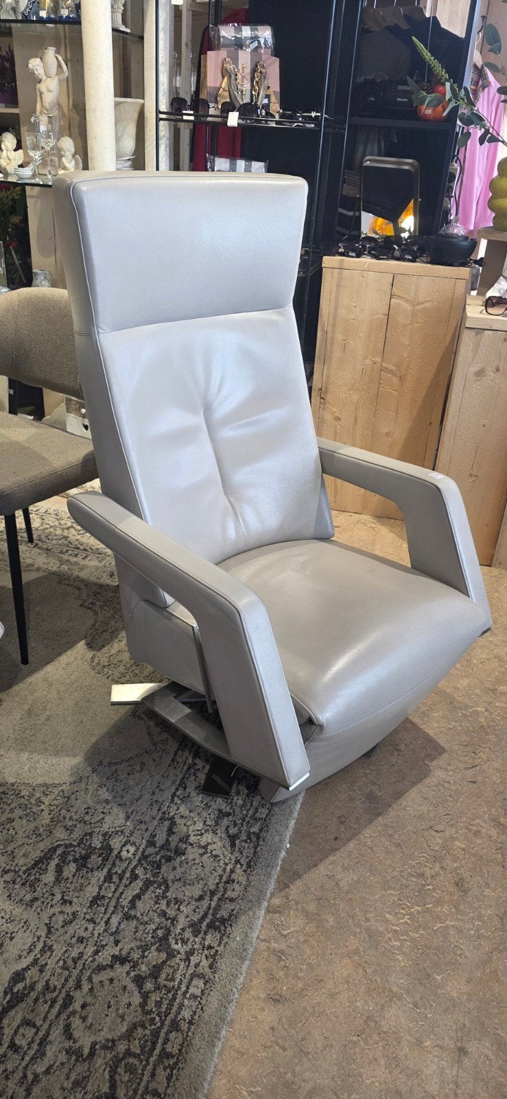 Comfortabele grijze leren relaxfauteuil, Huis en Inrichting, Fauteuils, Zo goed als nieuw, Leer, 75 tot 100 cm, 75 tot 100 cm