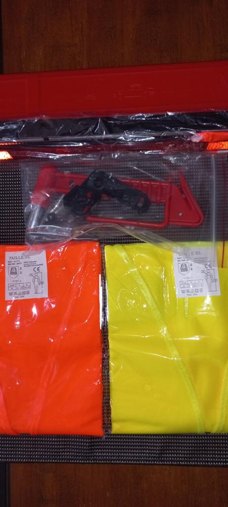 Veiligheidspakket: Gevarendriehoek & Veiligheidsvest ,hamer, Auto diversen, Ophalen of Verzenden, Nieuw
