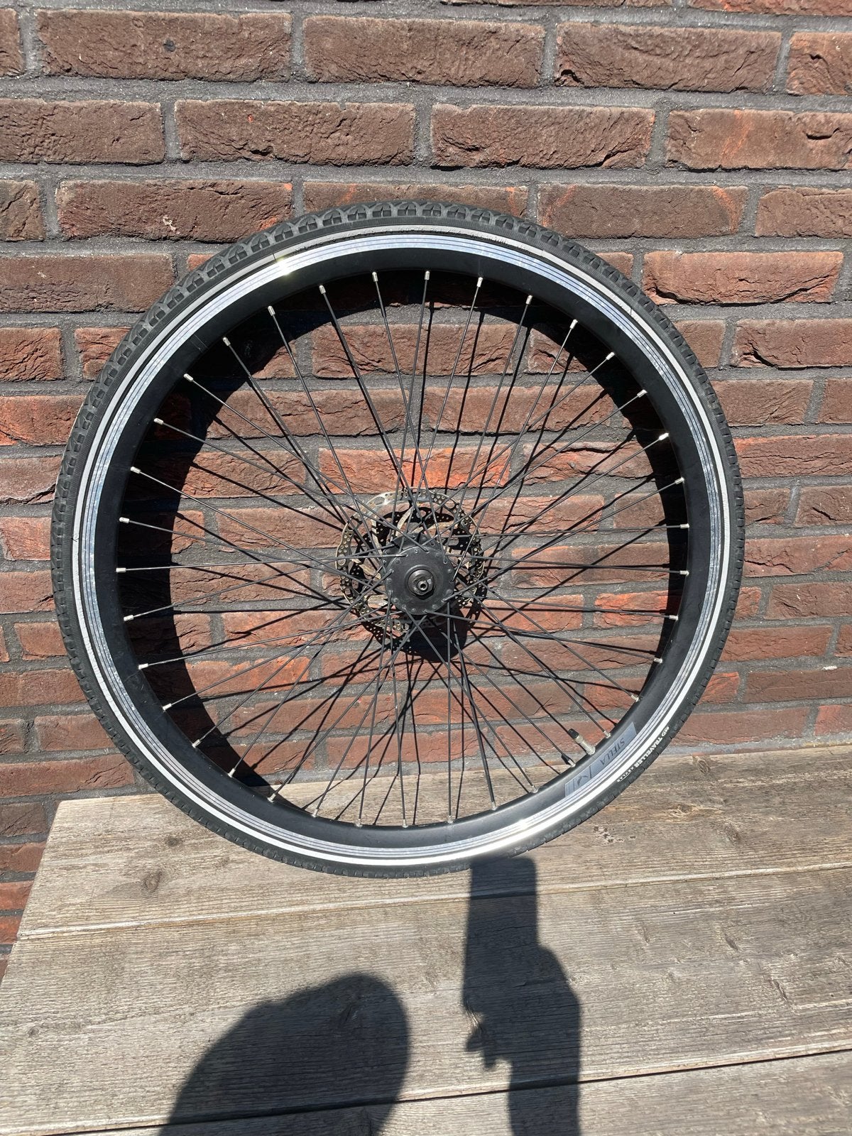 Shimano Voorwiel 28 inch met Tektro schijfrem en band, Gebruikt, Aluminium, Stadsfiets, Ophalen