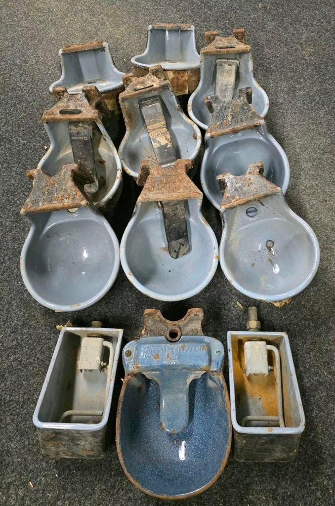 12 stuks emaille gietijzeren vee koe drinkbakken, Ophalen of Verzenden