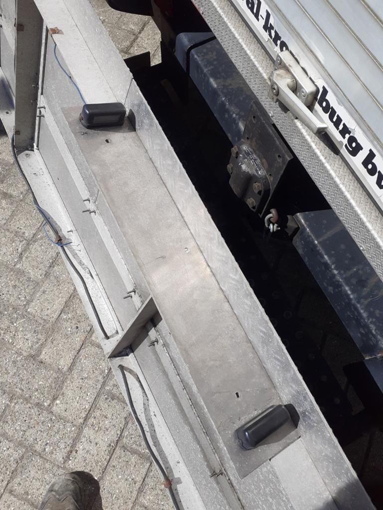 Aluminium motor plateau achter camper met verlichting, Ophalen