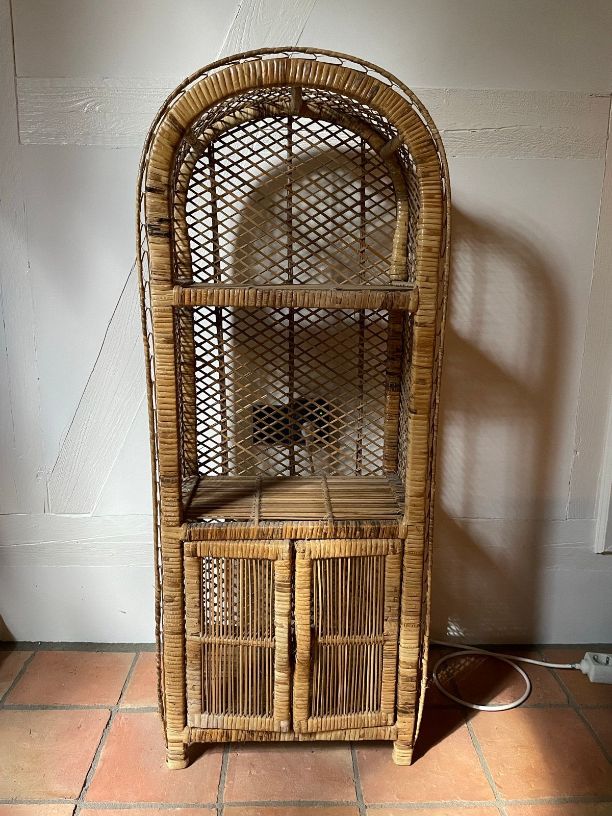 Vintage rotan kastje/boekenrek met deuren, Huis en Inrichting, Ophalen, Gebruikt