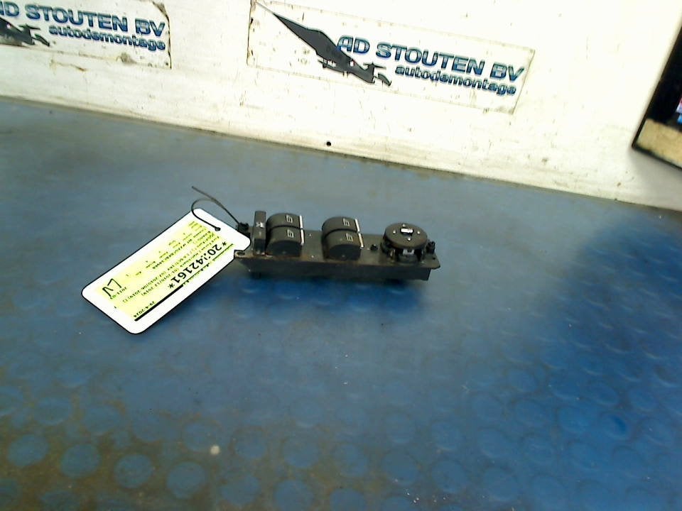 Raamschakelaar Links Voor Ford Focus 3 2011 AM5T14A132AA, Gebruikt, Henry-Ford-Straße  1, Köln 50735, , Duitsland, Ford-Werke GmbH