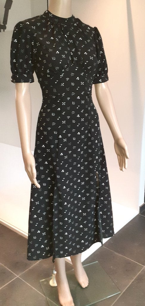 Midi jurk zwart lolita met pofmouwtjes en open rug Topshop, Kleding | Dames, Jurken, Zwart, Ophalen of Verzenden, Zo goed als nieuw