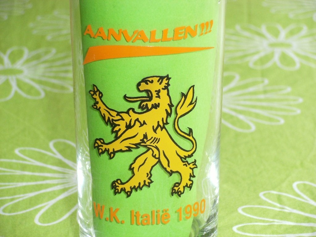 Glas WK Italië 1990 - Klasse Kaas - Aanvallen!!!, Verzamelen, Sportartikelen en Voetbal, Ophalen of Verzenden, Zo goed als nieuw