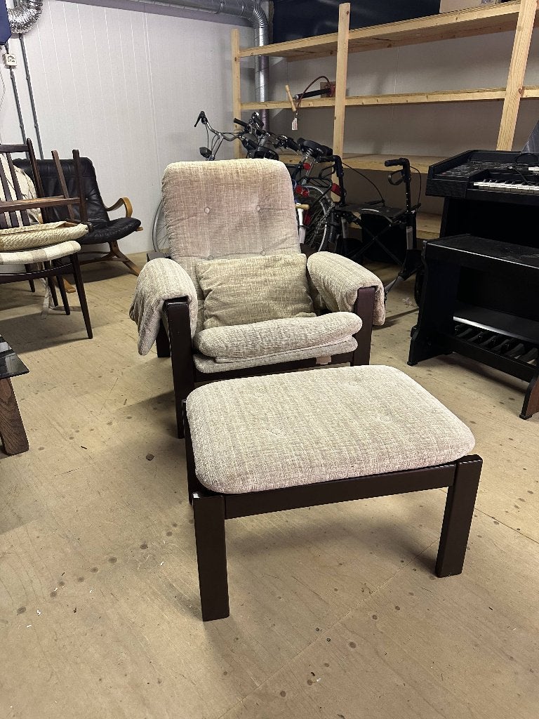 Vintage fauteuil met voetenbank –houten frame–jaren 70 stijl, Ophalen, Hout, Gebruikt, 75 tot 100 cm