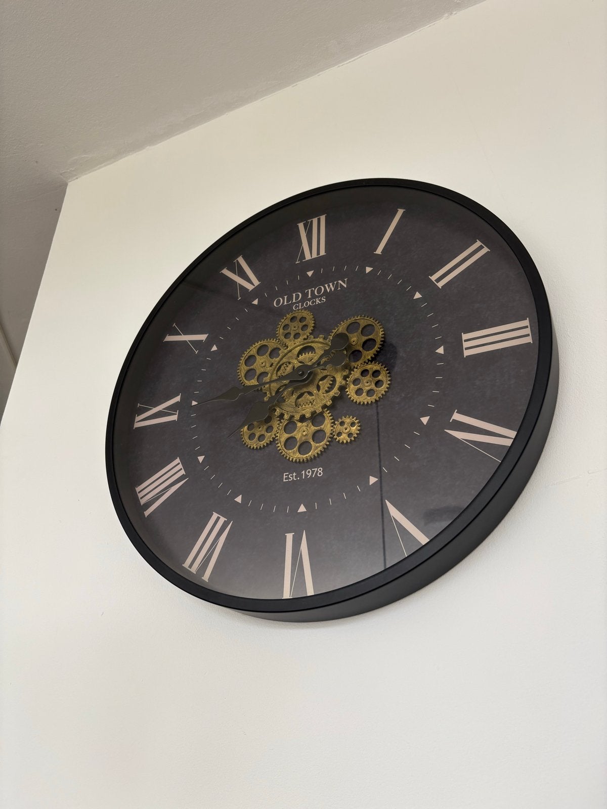 Grote wandklok met zichtbaar uurwerk - 55cm diameter, Antiek en Kunst, Ophalen
