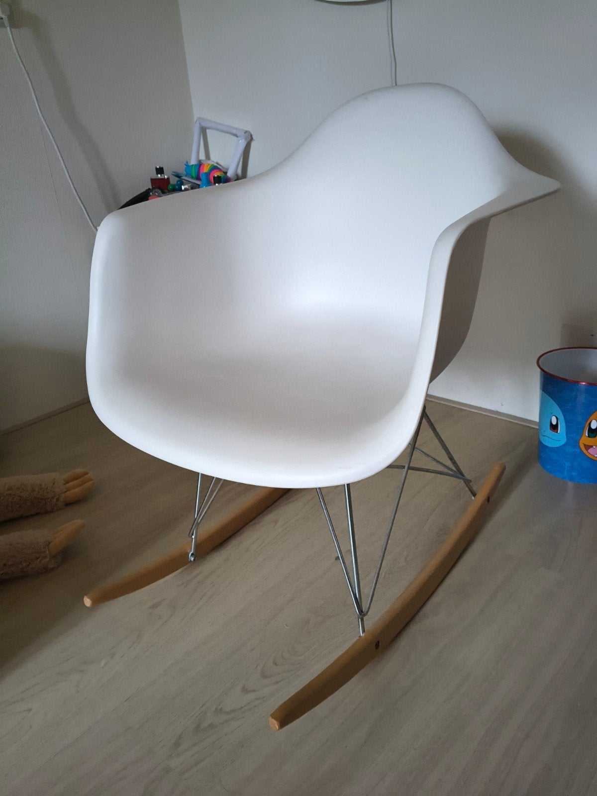 Witte schommelstoel in Eames-stijl, zo goed als nieuw, Ophalen, Wit, Hout, Zo goed als nieuw