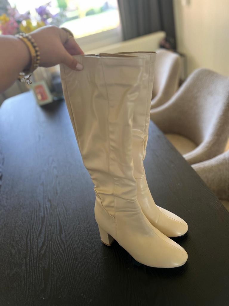 Crèmekleurige kniehoge laarzen met 8 cm hak, Verzenden, Gedragen, Beige, Hoge laarzen
