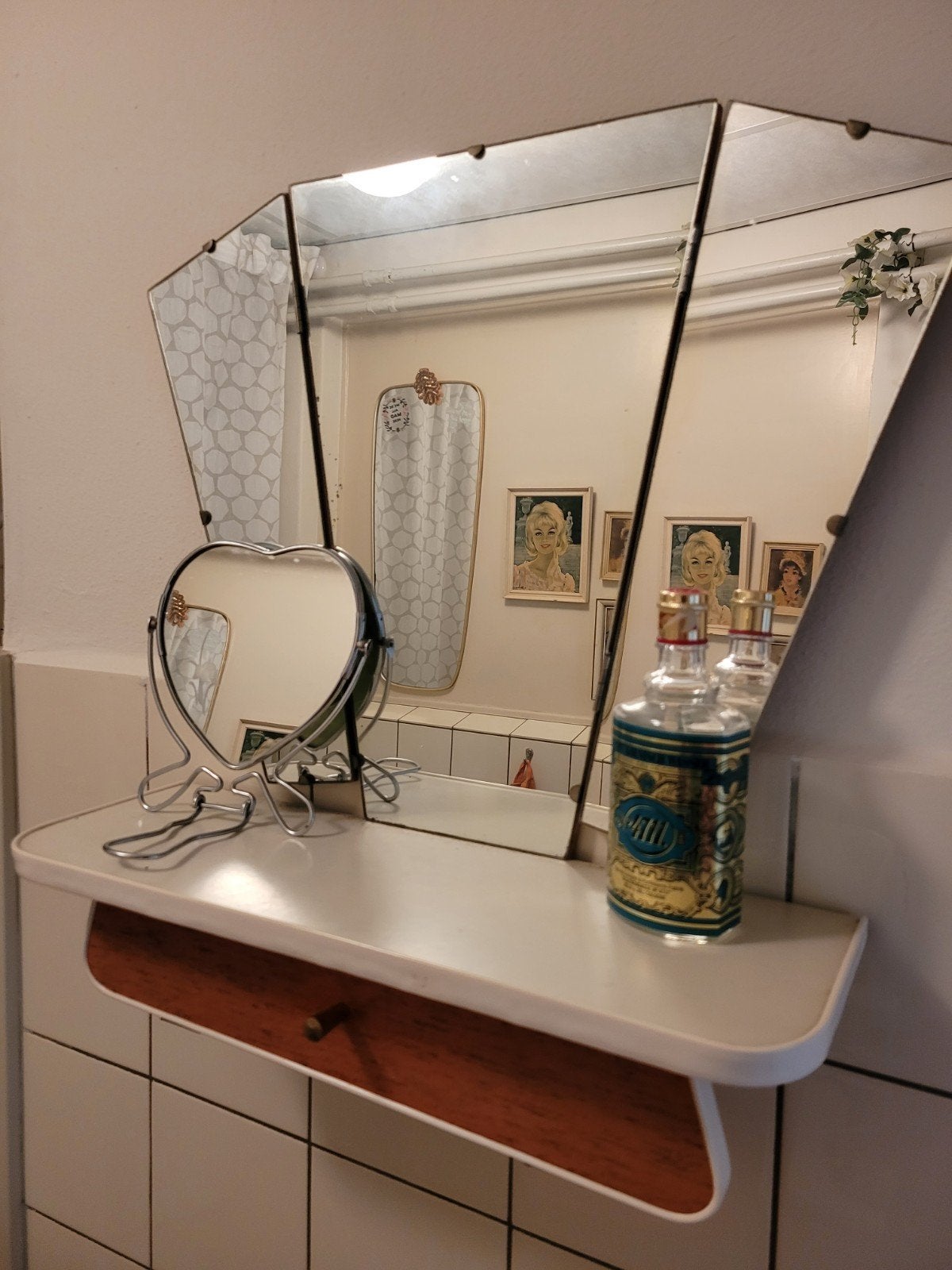 Vintage spiegel met plankje en lade, Antiek en Kunst, Ophalen, Overige vormen, 50 tot 100 cm, Minder dan 100 cm