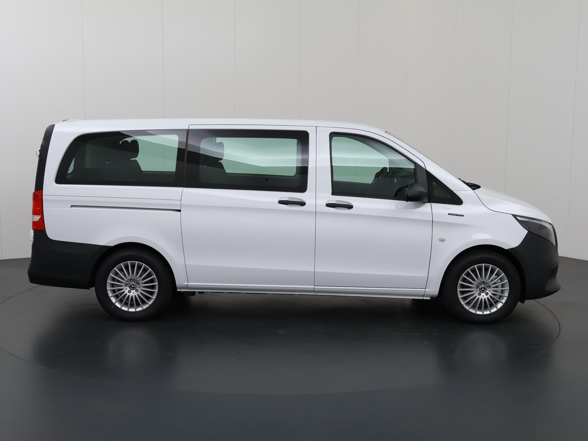 Mercedes-Benz eVito Tourer 129 L2 PRO 90kWh | 8-PERSOONS | S, Auto's, Stof, Mercedes-Benz, Nieuw, 204 pk