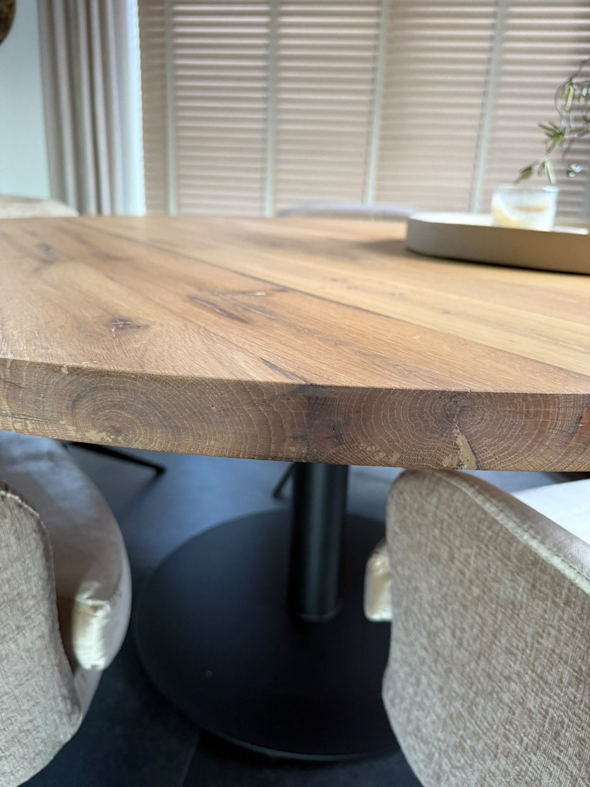 Foto 3 van Ronde eettafel met stalen poot - direct af te halen