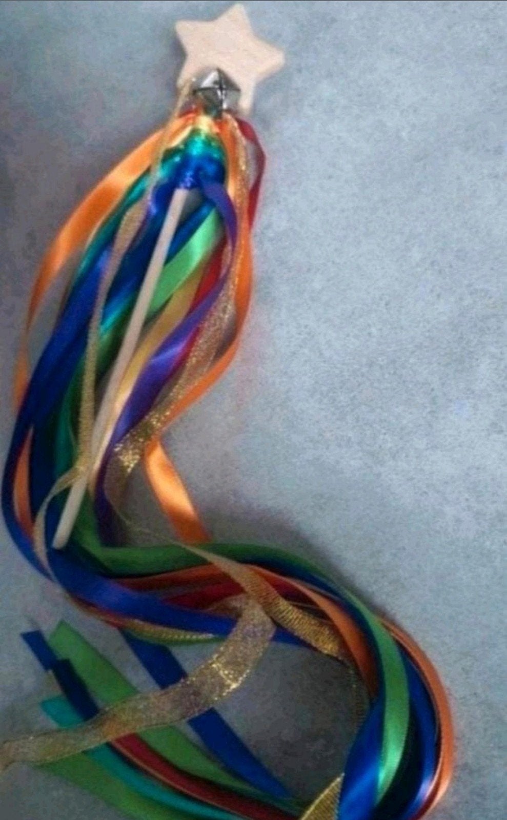 Houten toverstaf met regenboog linten & belletjes- nieuw, Kinderen en Baby's, Speelgoed | Houten speelgoed, Ophalen of Verzenden