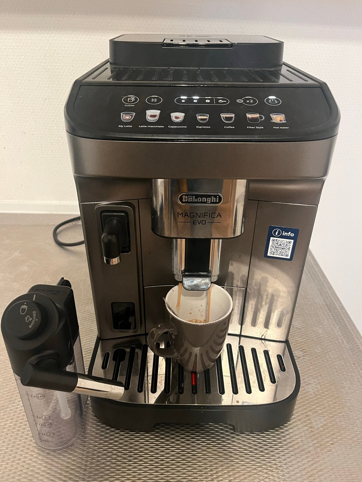De'Longhi Magnifica Evo volautomatische espressomachine, Witgoed en Apparatuur, Afneembaar waterreservoir, Espresso apparaat, Zo goed als nieuw