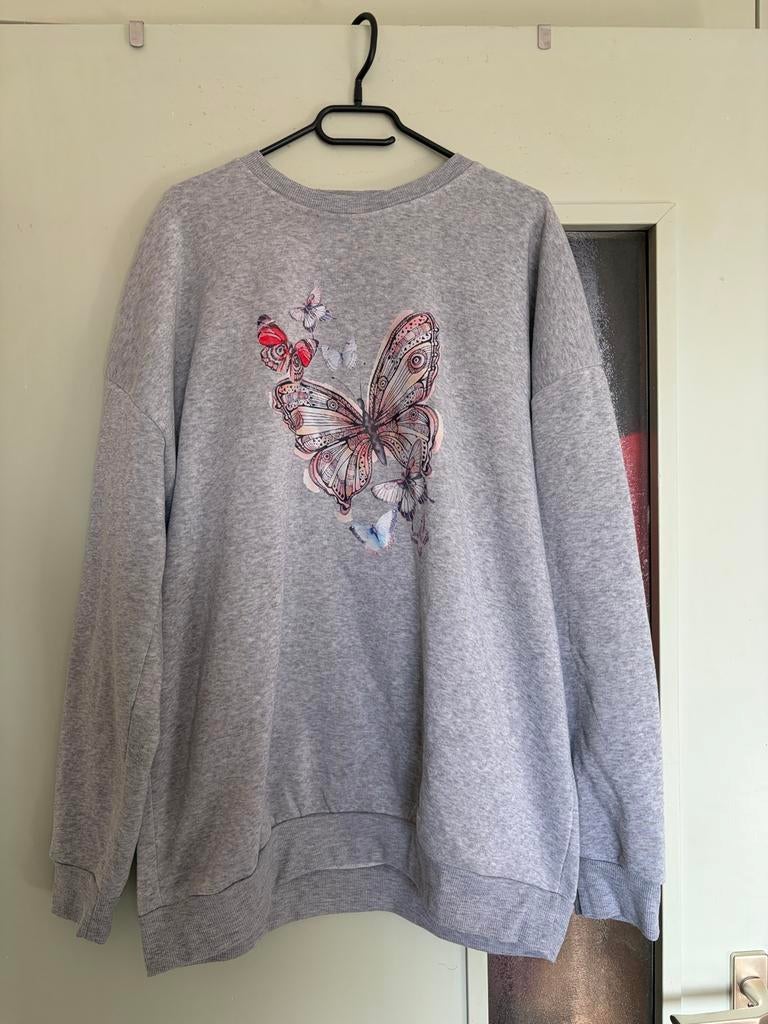 Grijze sweater met vlinderprint - Maat M, Ophalen, Zo goed als nieuw, Maat 38/40 (M), Grijs