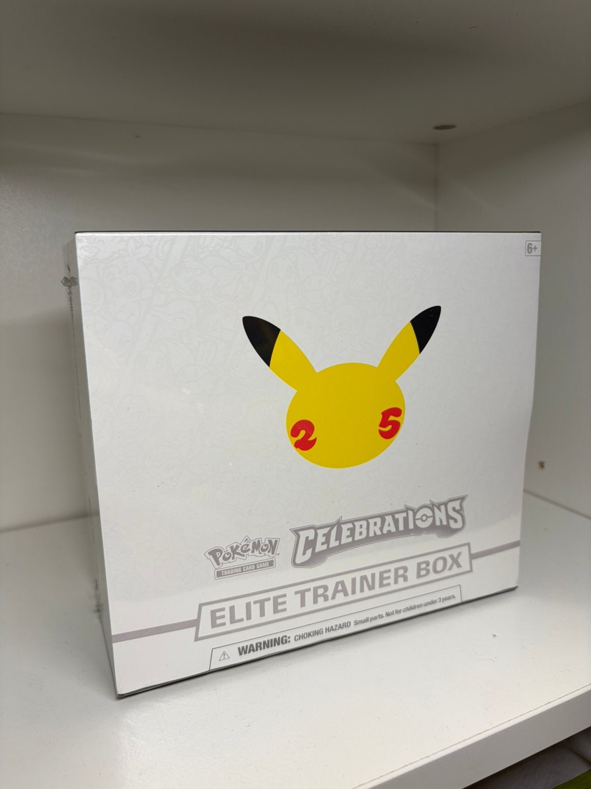 Pokémon Celebrations Elite Trainer Box 25th Anniversary, Ophalen of Verzenden, Nieuw, Overige typen