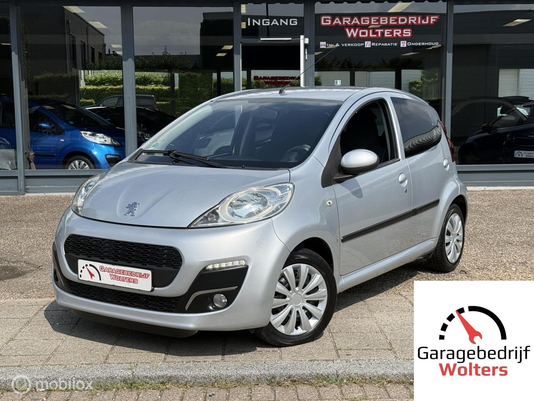 Peugeot 107 1.0 Sportium AIRCO 5DRS NW APK GARANTIE, Voorwielaandrijving, Stof, Gebruikt, Zwart