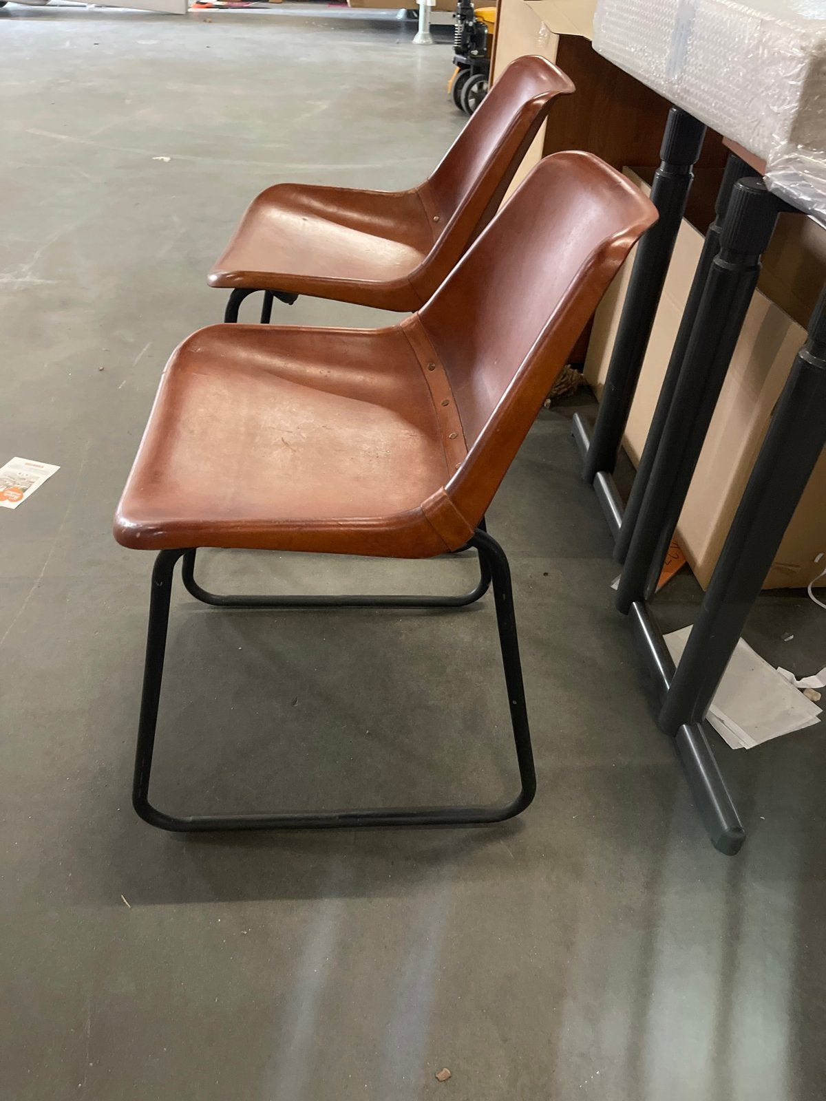 Set van 2 vintage bruin leren stoelen met metalen frame, Huis en Inrichting, Ophalen, Gebruikt, Twee, Bruin