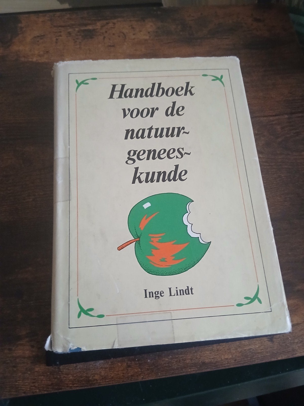Handboek voor de natuurgeneeskunde - Inge Lindt, Ophalen of Verzenden, Gelezen