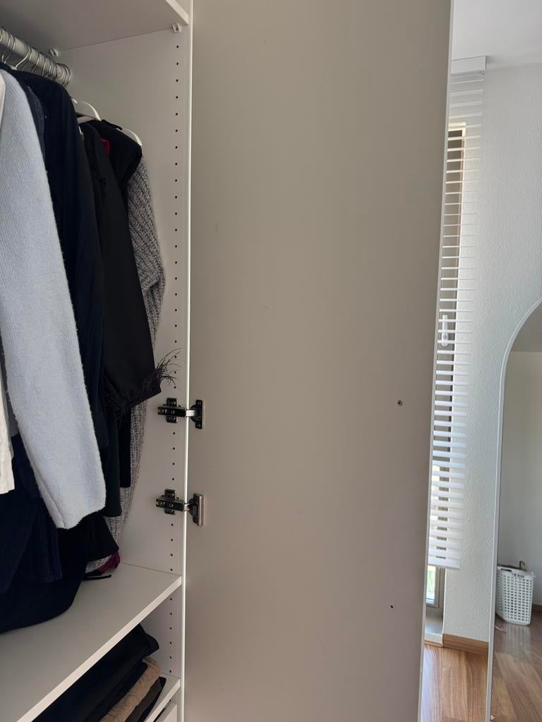 4 IKEA hoogglans kastdeuren 50x229 cm met mandjes & handgrep, Ophalen, Kunststof, Gebruikt, 200 cm of meer