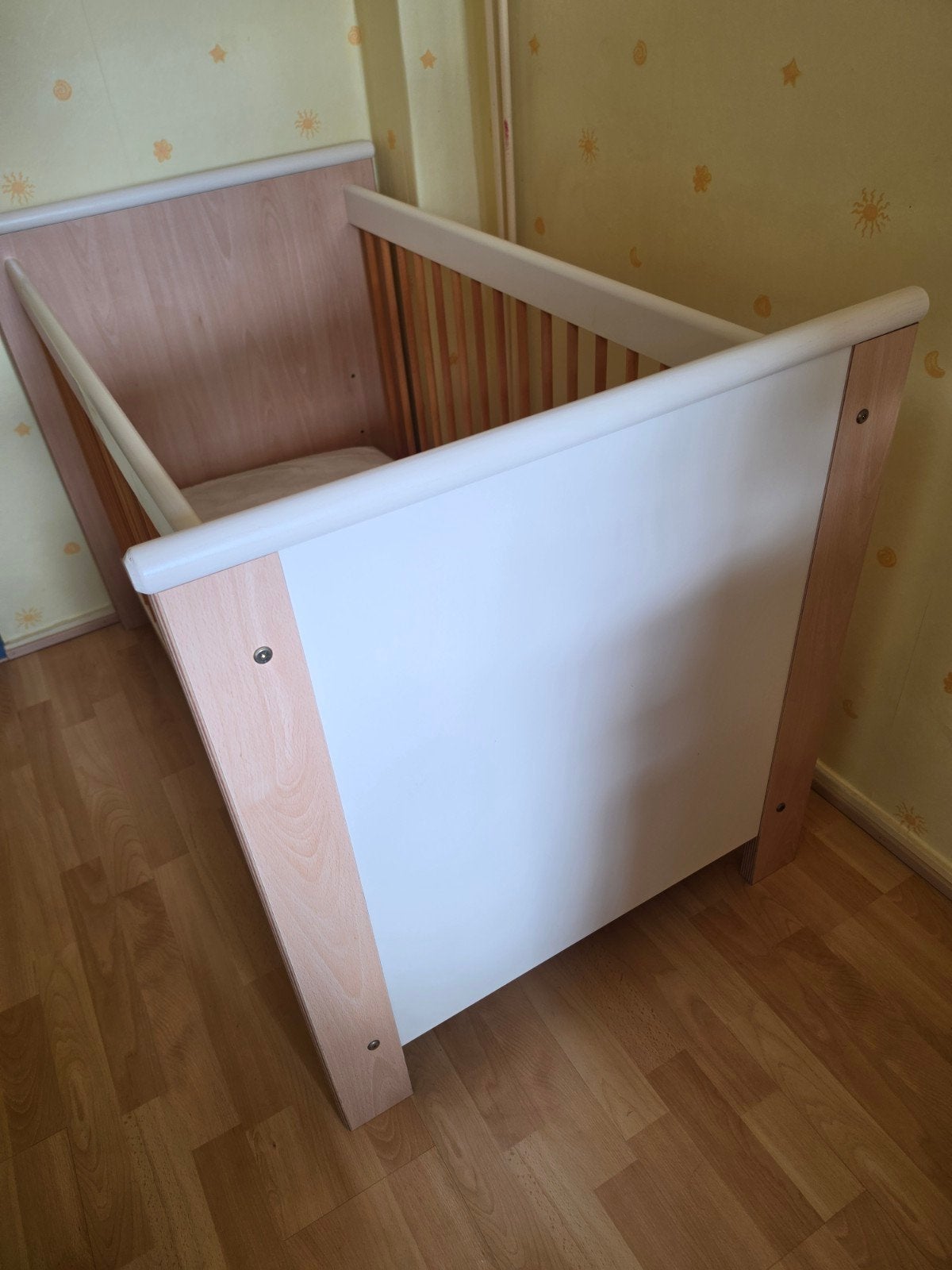 Foto 2 van Babybedje met commode (1999) - zo goed als nieuw