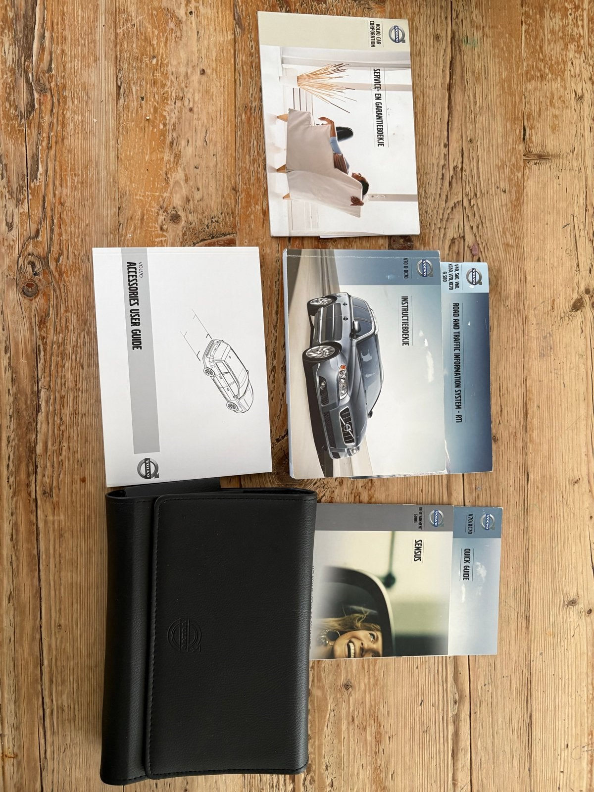Volvo V70/XC70 2013 Instructieboekjes en Serviceboekje, Ophalen of Verzenden