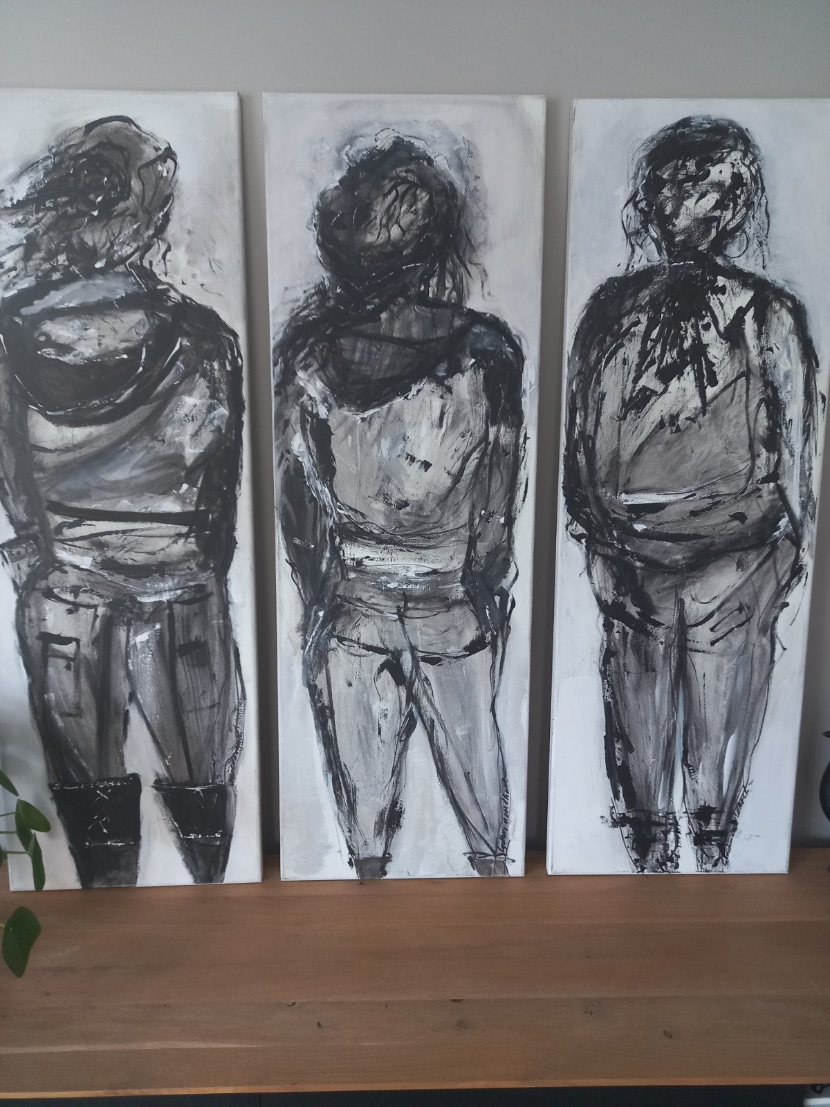 Moeder en dochters. Kunnen ook vriendinnen zijn.  Lydian  no, Ophalen