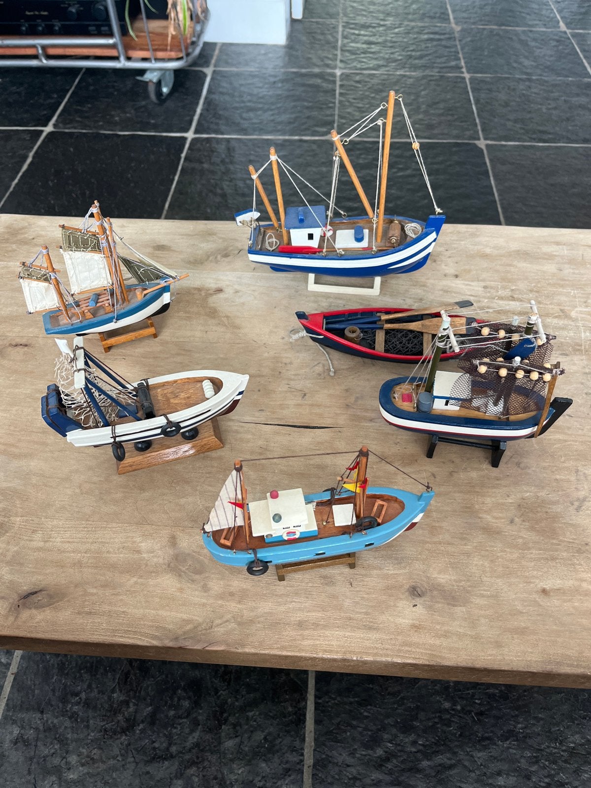 Set van 6 decoratieve miniatuur vissersbootjes, Ophalen of Verzenden, Gebruikt