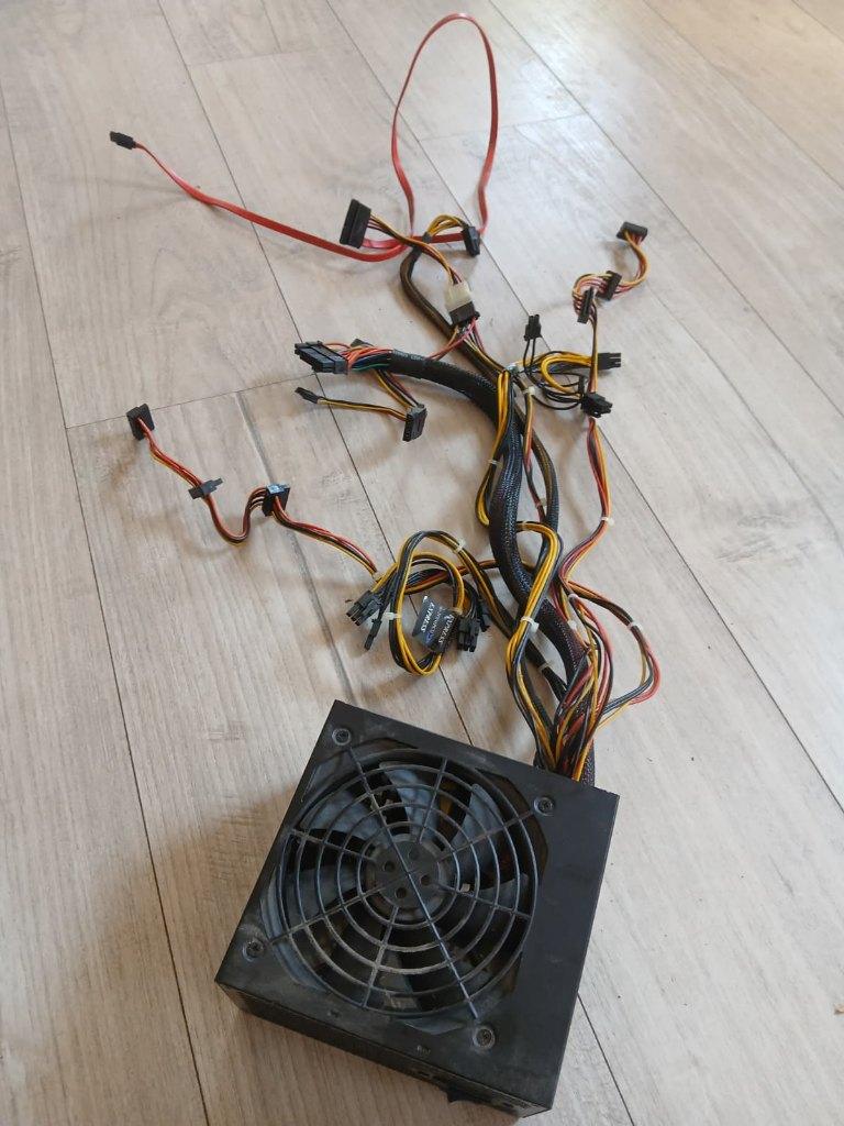 coolermaster 700 lite 80 plus power suply 700 wat, Computers en Software, Interne voedingen, Ophalen, Zo goed als nieuw