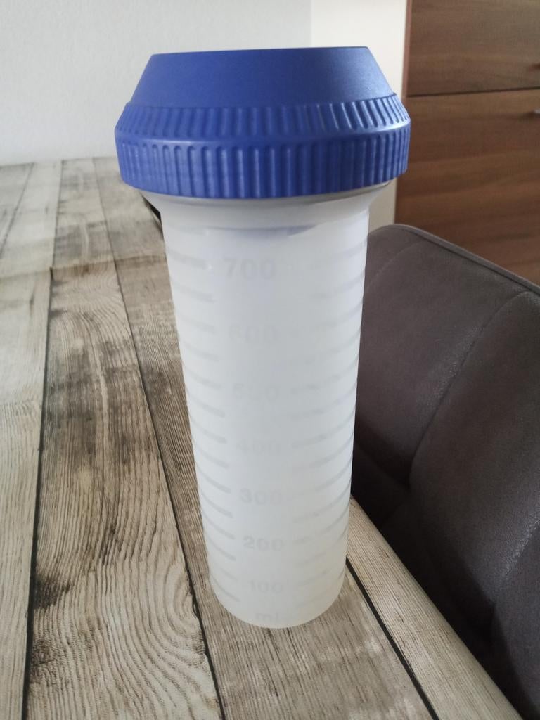 ZGAN Tupperware Quick-Shake 750 ml, Ophalen of Verzenden, Zo goed als nieuw, Blauw, Overige typen