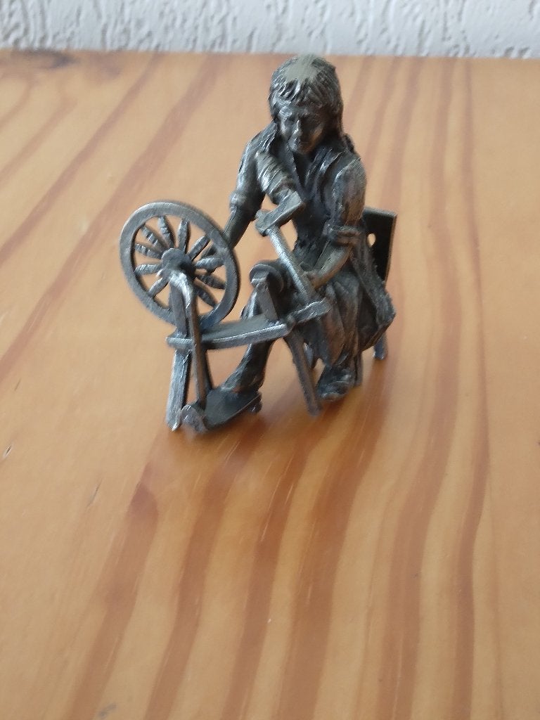 tin vrouw aan spinnewiel oude ambachten, Ophalen of Verzenden