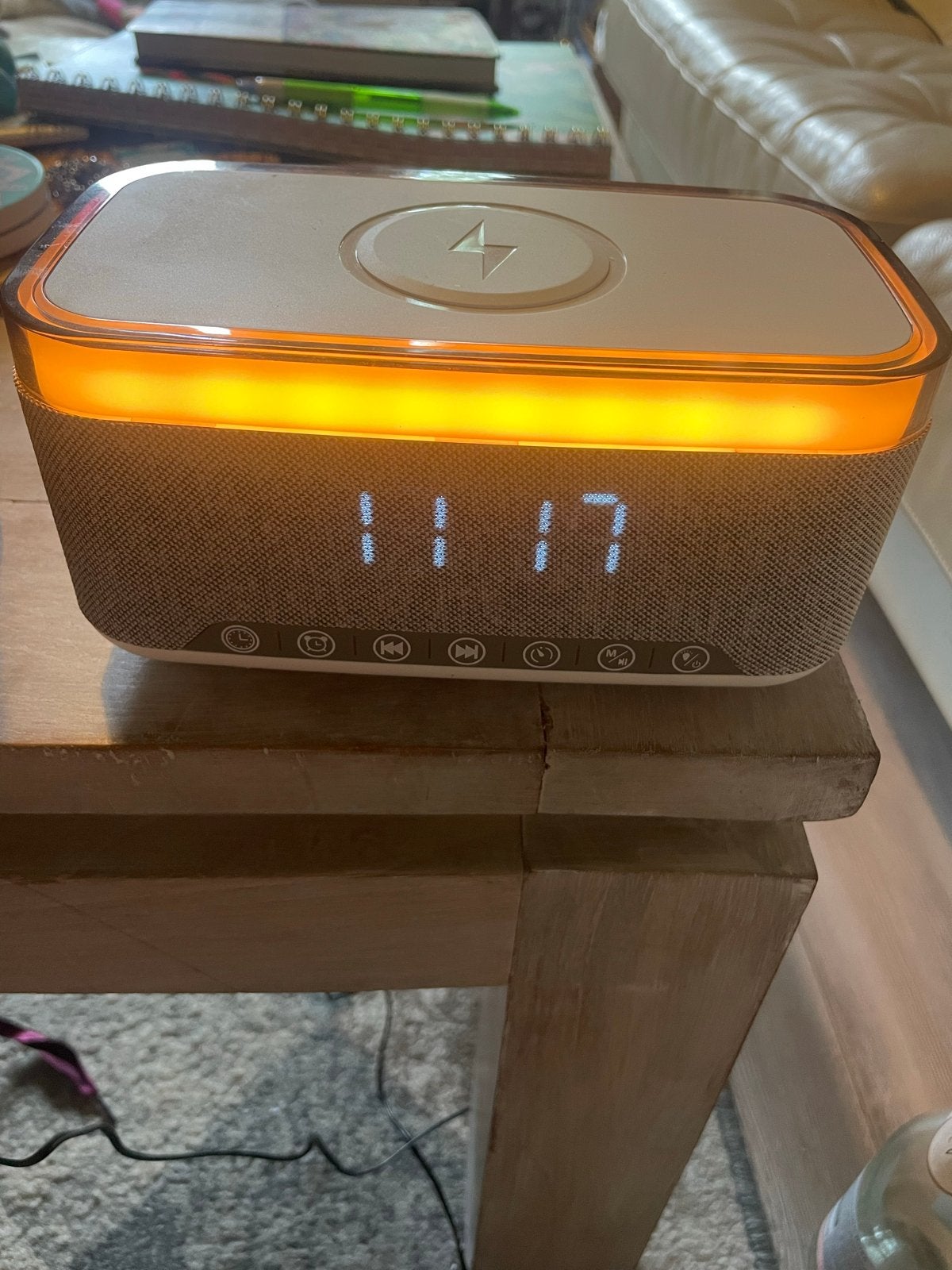 Moderne Bluetooth Wekkerradio met Draadloos Opladen