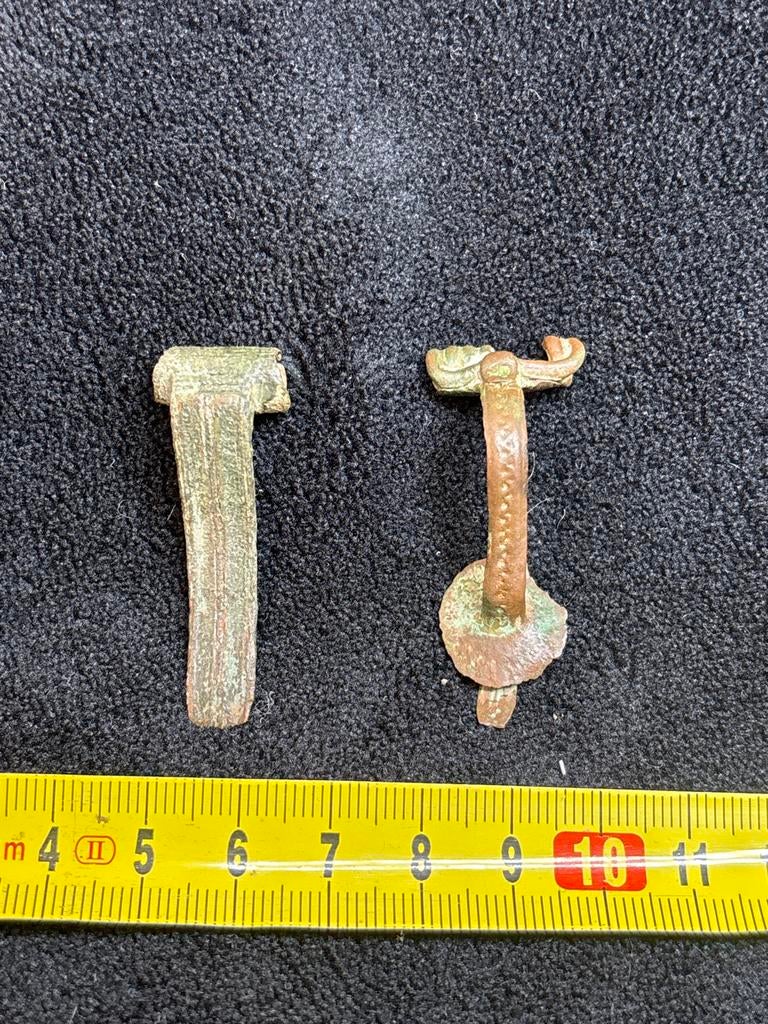 Romeinse fibulae (2 stuks) - Antieke broches, Ophalen of Verzenden, Gebruikt