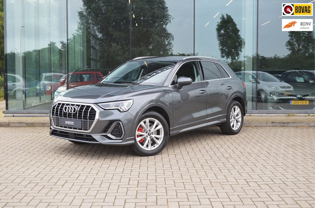 Audi Q3 45 TFSI e S-line | Trekhaak | Automaat | Elek. achte, Stof, Gebruikt, Zwart, 4 cilinders