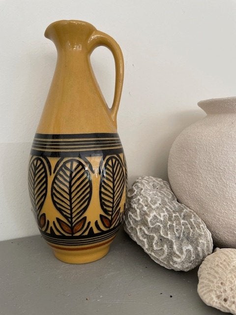 Vintage aardewerk karaf geel met zwart varen motief Bretagne, Antiek en Kunst, Ophalen