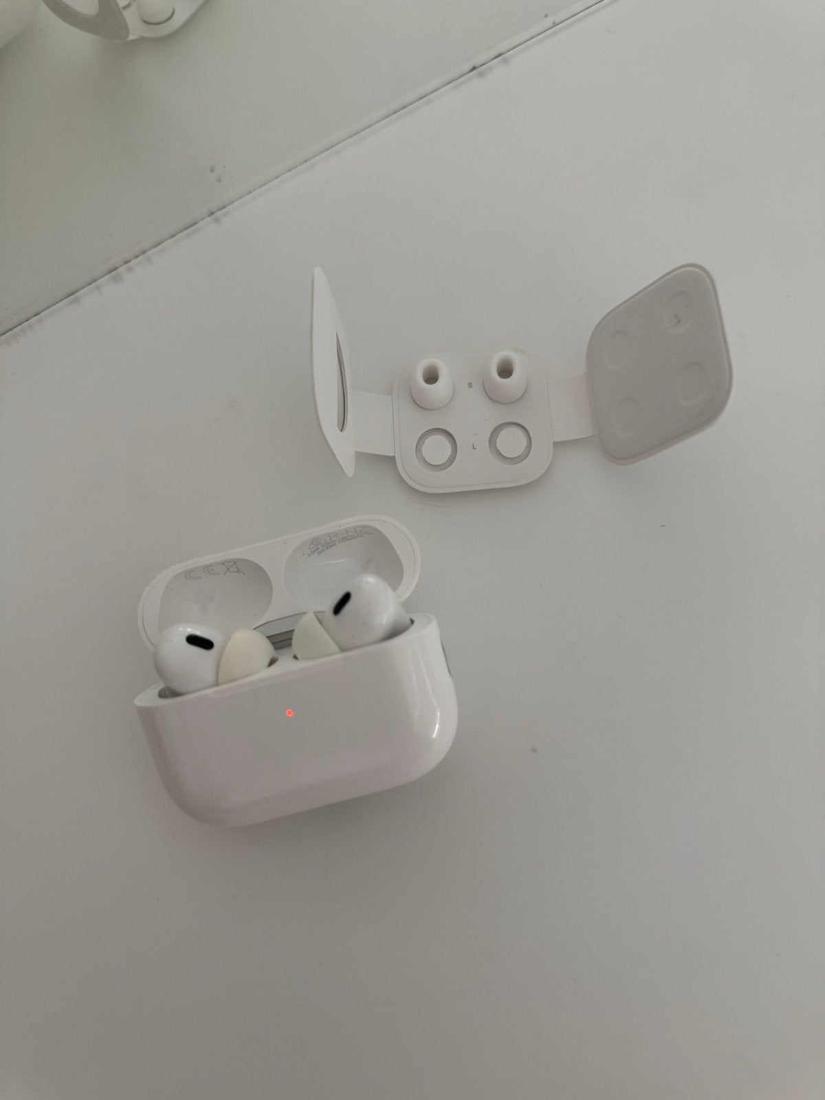 Apple AirPods Pro (2e generatie), Gebruikt, In gehoorgang (in-ear), Actieve ruisonderdrukking, Ophalen of Verzenden