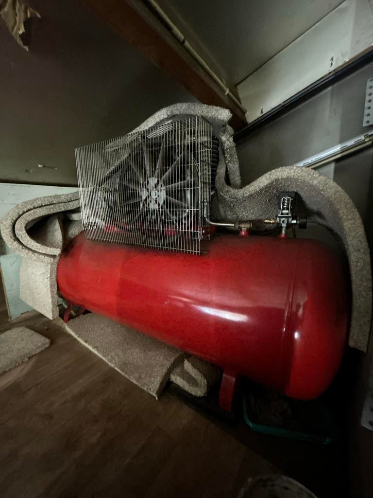 500 Liter Grote zware compressor in zeer nette staat, Doe-het-zelf en Verbouw, Compressors, Zo goed als nieuw, 10 bar of meer