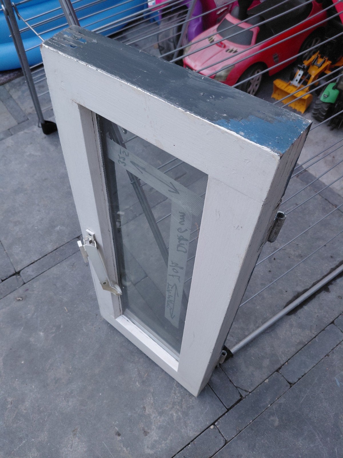 WC raampje van hardhout met dubbelglas, Ophalen, Gebruikt, Minder dan 75 cm, Raamkozijn
