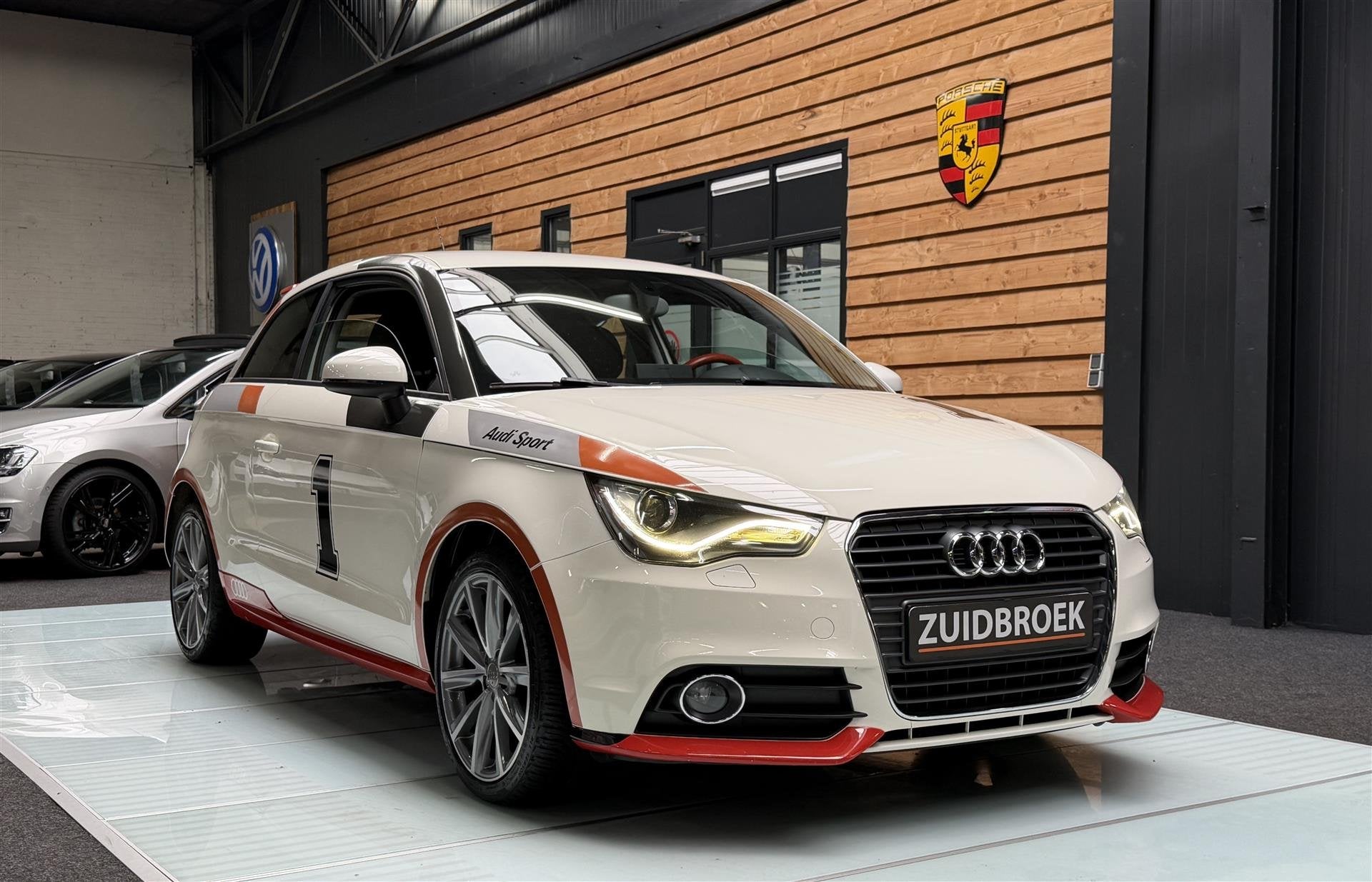 Audi A1 1.2 UNIEK! Clima! Navi! trekhaak! (bj 2011), 86 pk, Automatische klimaatregeling, 4 cilinders, Wit