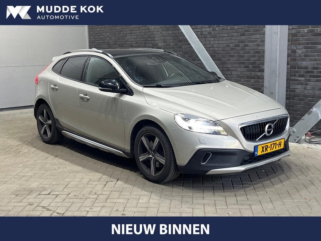 Volvo V40 Cross Country 1.5 T3 Polar+ Luxury | ACC | Panoram, Auto's, Volvo, Bedrijf, Te koop, V40, ABS, Achteruitrijcamera, Airbags