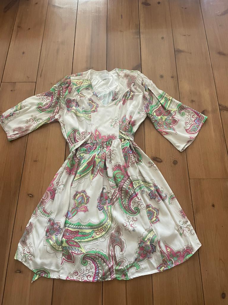 Mooie gekleurde viscose jurk Due Amanti, L, Overige kleuren, Maat 42/44 (L), Ophalen of Verzenden, Zo goed als nieuw