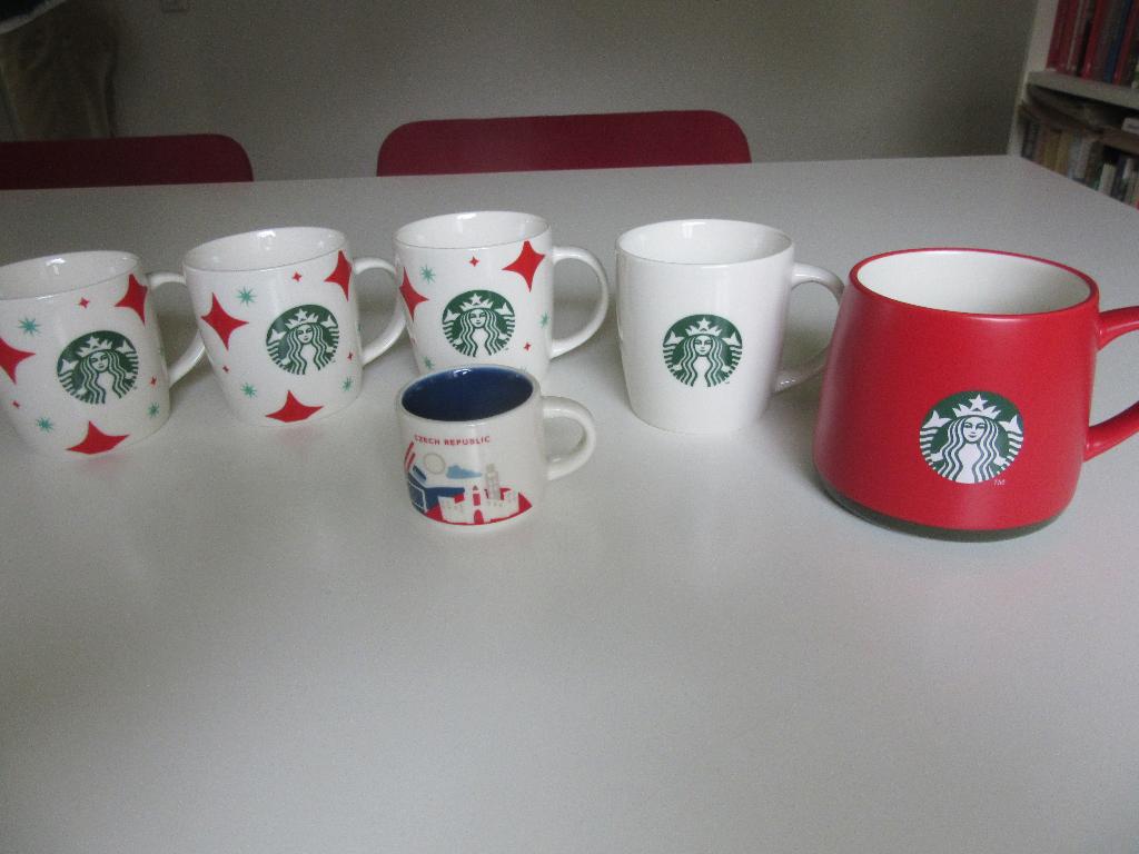 Starbucks beker mok Tsjechië Czech logo make it yours at hom, Huis en Inrichting, Keuken | Servies, Overige materialen, Ophalen of Verzenden