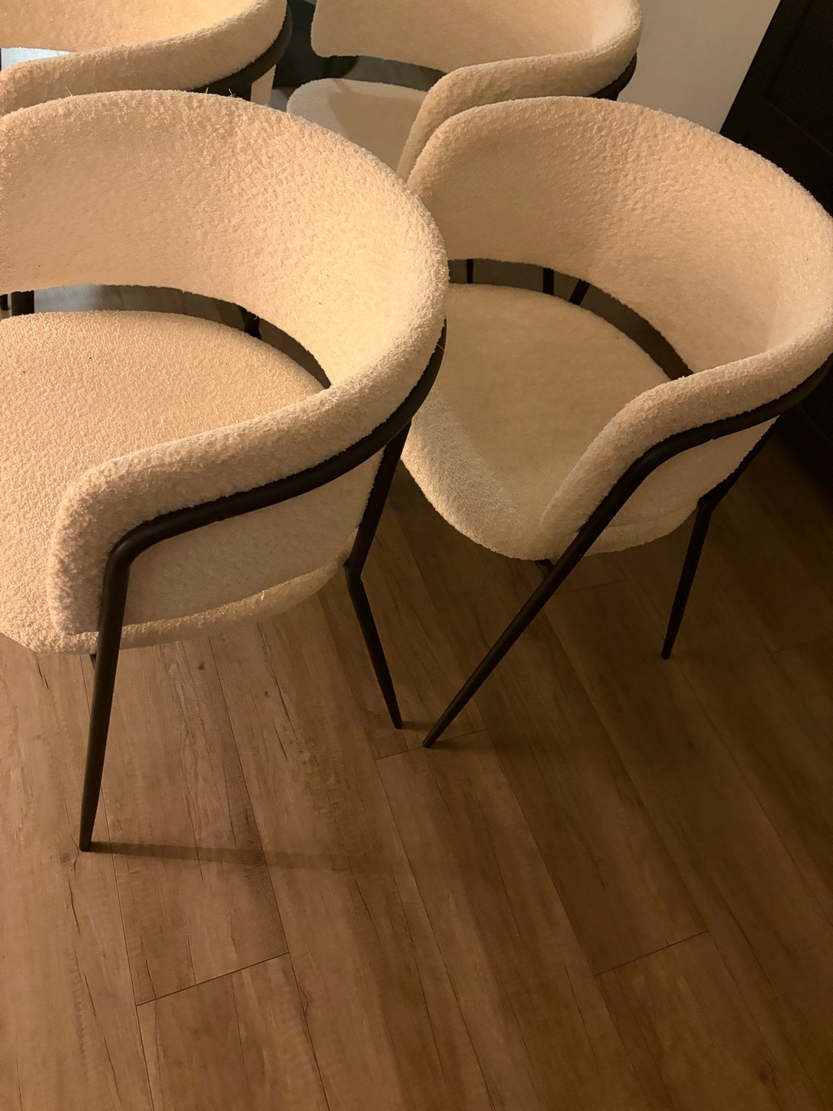 Set van 4 Bouclé Eetkamerstoelen - Zo goed als nieuw, Ophalen, Wit, Zo goed als nieuw, Stof