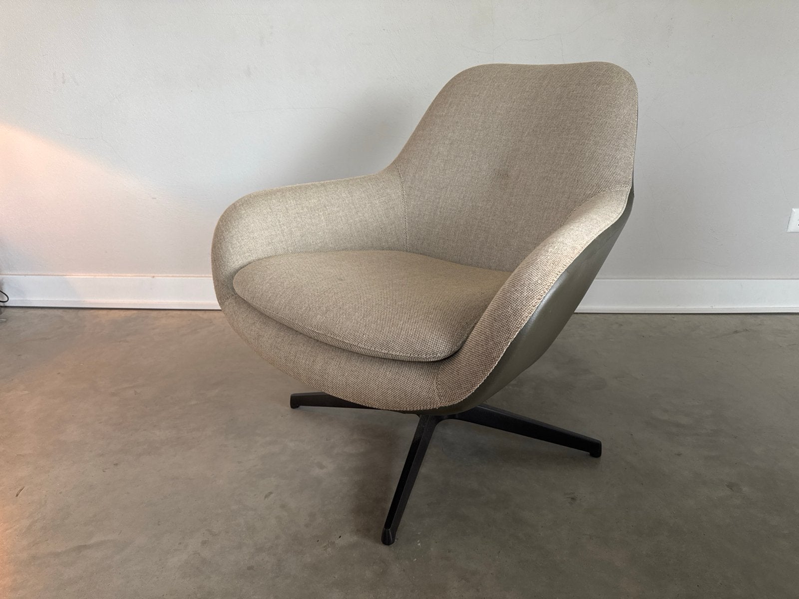 Pode spot one fauteuil - Design - draaifauteuil, Huis en Inrichting, Fauteuils, Zo goed als nieuw, Stof, 75 tot 100 cm, 75 tot 100 cm