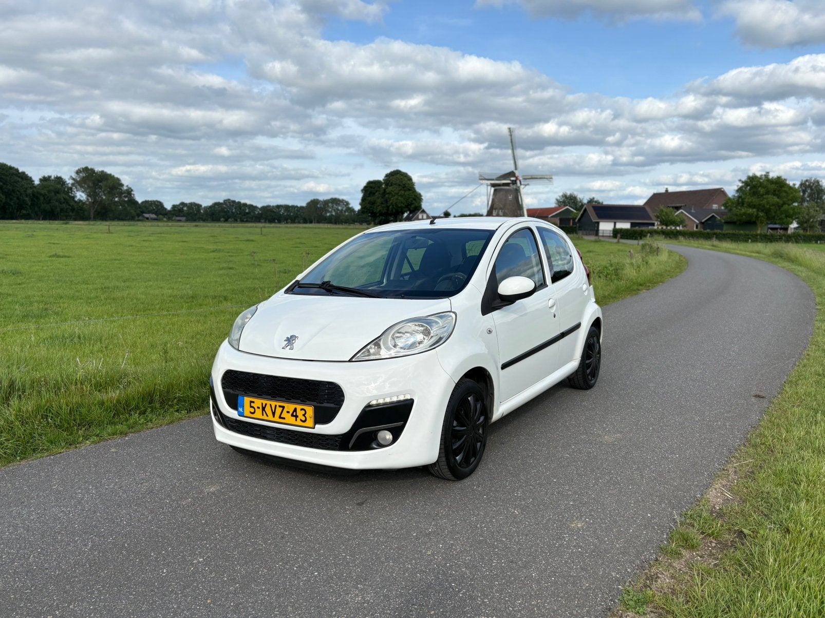 Peugeot 107 Facelift! Carplay! Airco! Elektrisch pakket! NAP, Voorwielaandrijving, Euro 5, 4 stoelen, Origineel Nederlands