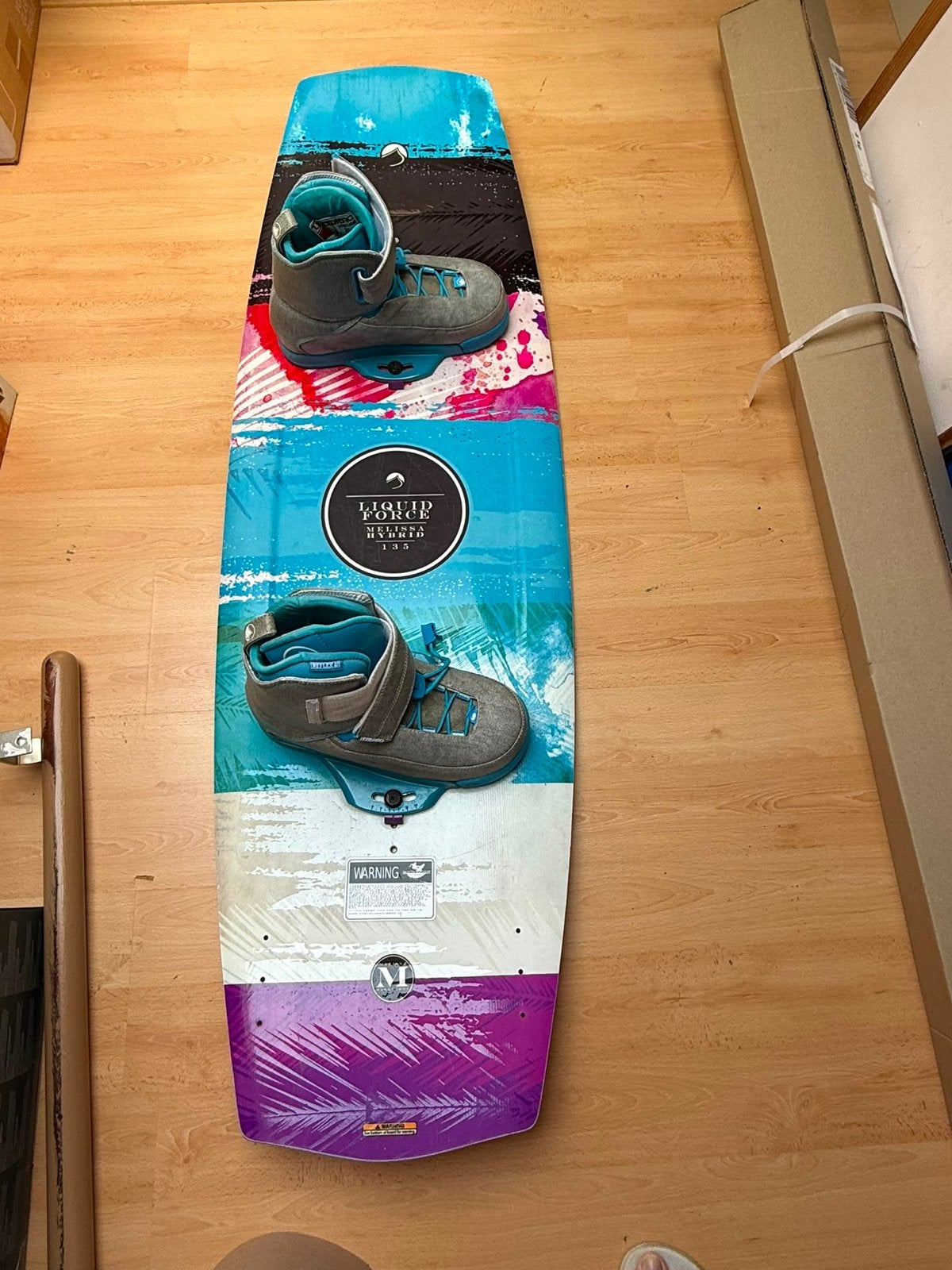 Liquid Force Melissa Hybrid Wakeboard 135cm met bindingen, Watersport en Boten, Ophalen, Gebruikt, Board en Schoenen