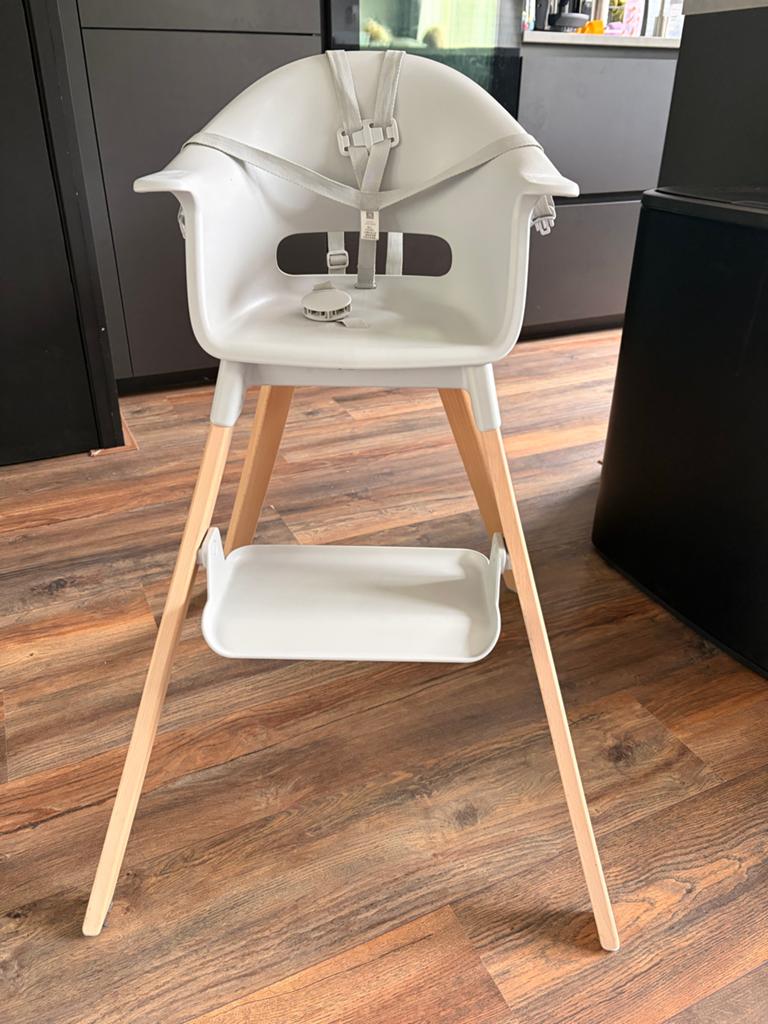 Stokke Clikk kinderstoel met eetblad en harnas, Ophalen, Zo goed als nieuw, Meegroeistoel, Afneembaar eetblad